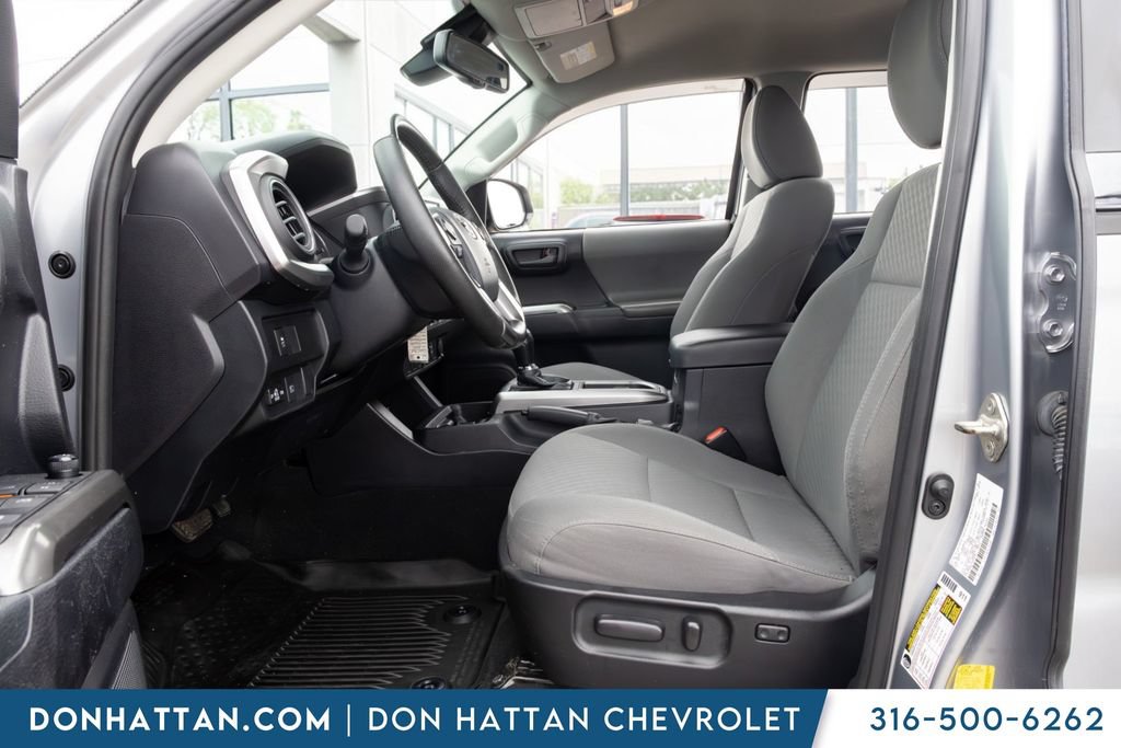 Used 2020 Toyota Tacoma SR5 AWD/4WD image 3