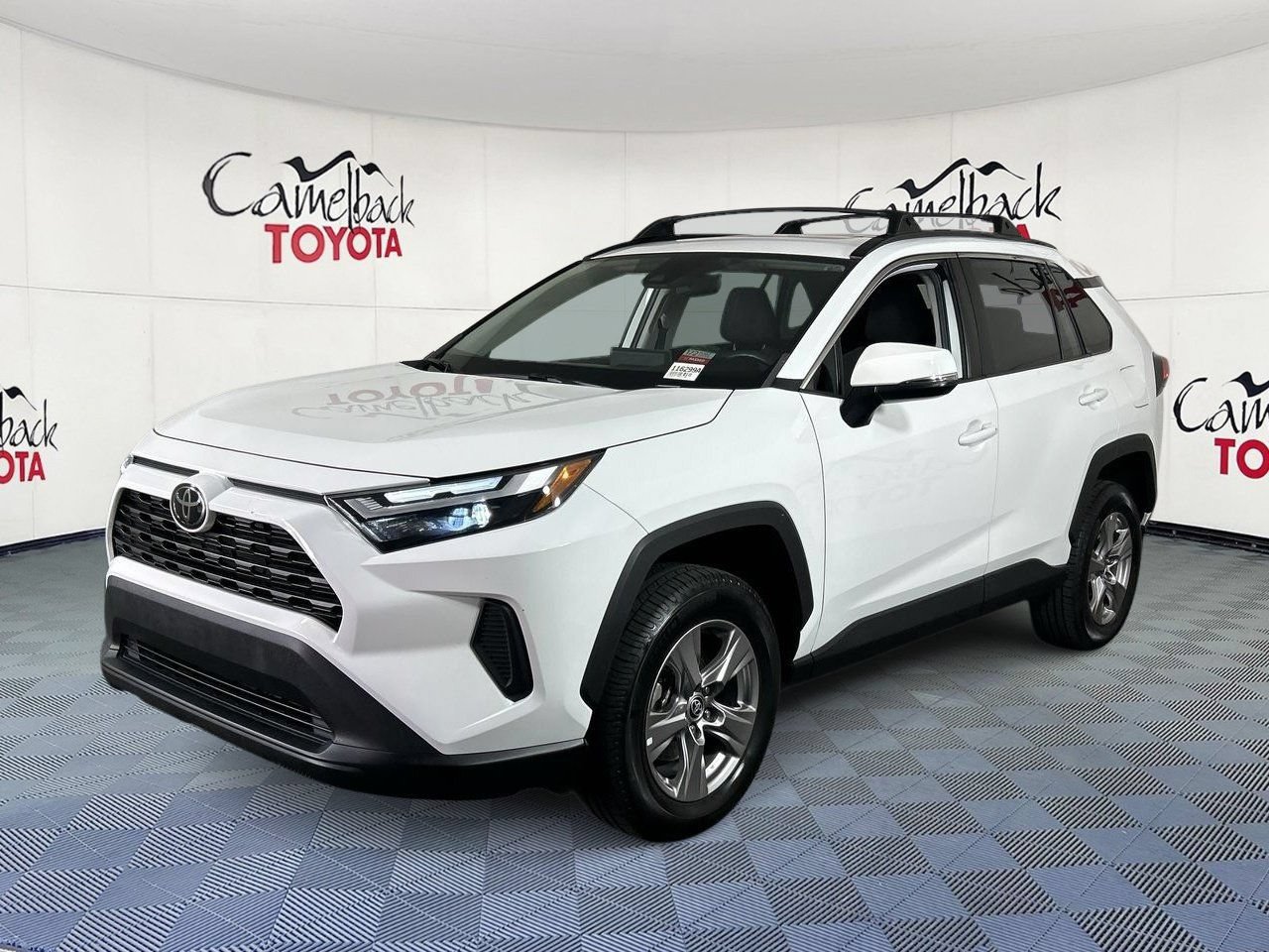 Used 2022 Toyota RAV4 XLE w/ Convenience Package FWD image 2