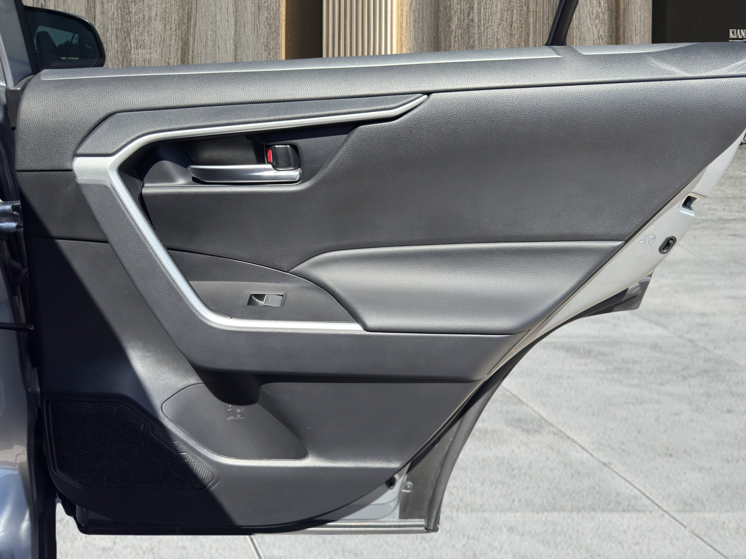 Used 2025 Toyota RAV4 XLE image 32