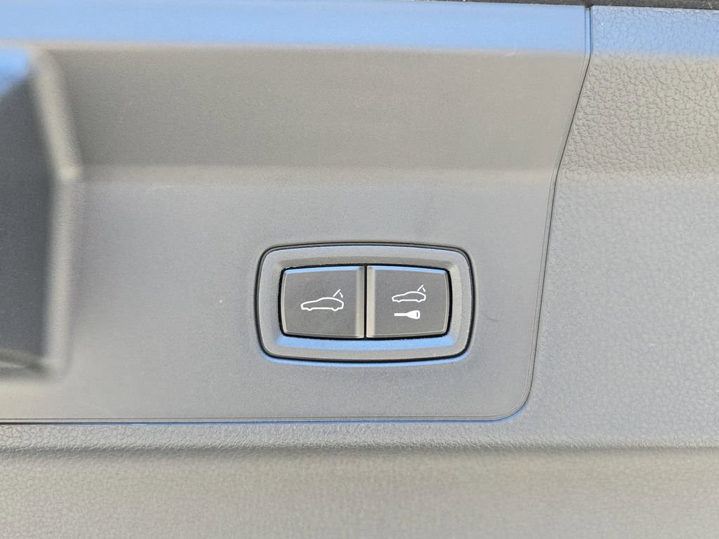 Used 2025 Porsche Panamera RWD image 16