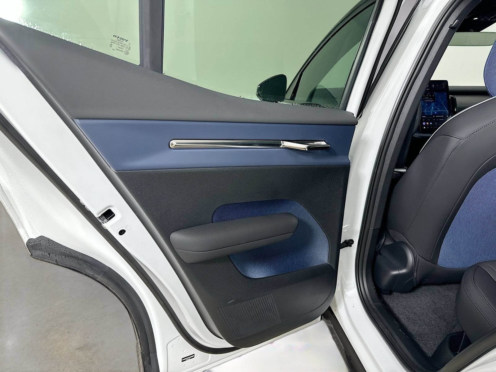 New 2026 Volvo EX30 Plus w/ Protection Package Premier AWD/4WD image 33
