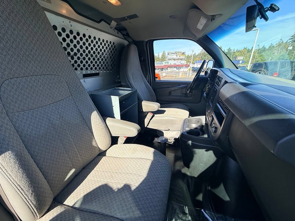 Used 2015 Chevrolet Express 3500 RWD image 23