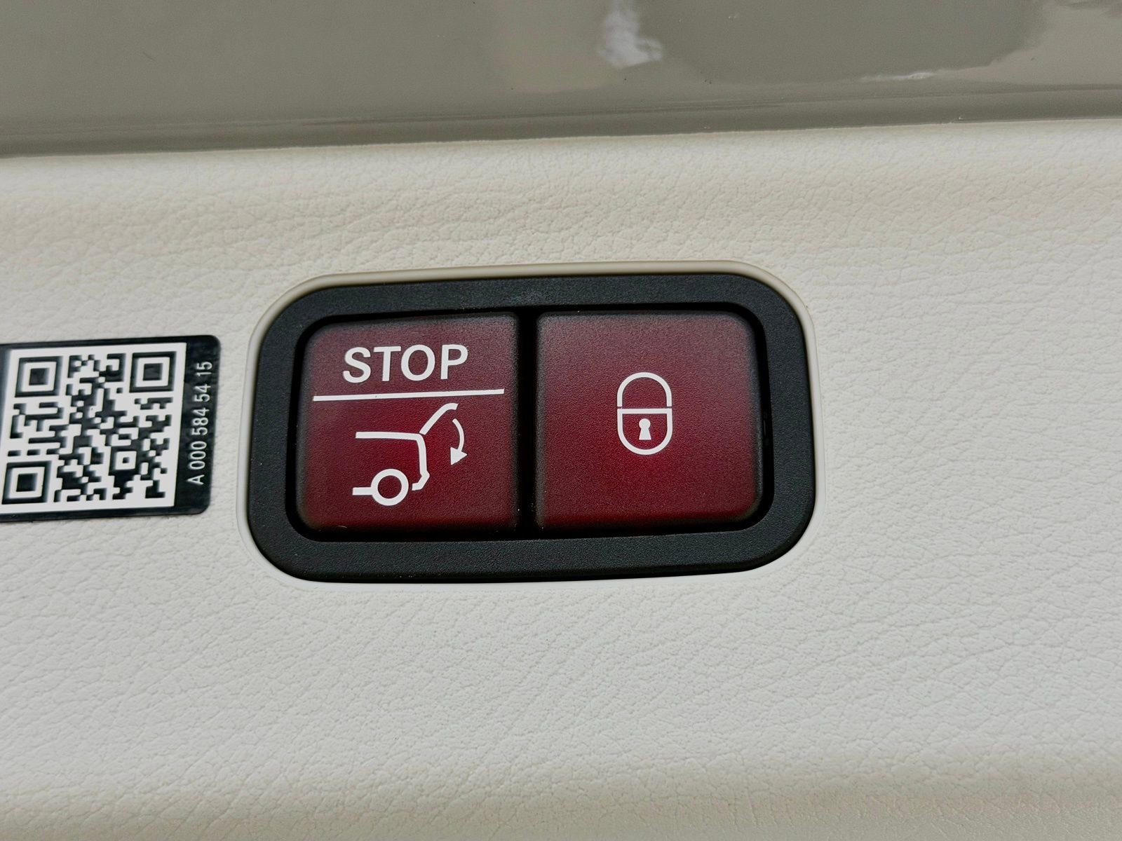 New 2026 Mercedes-Benz EQS 400 4MATIC SUV image 16