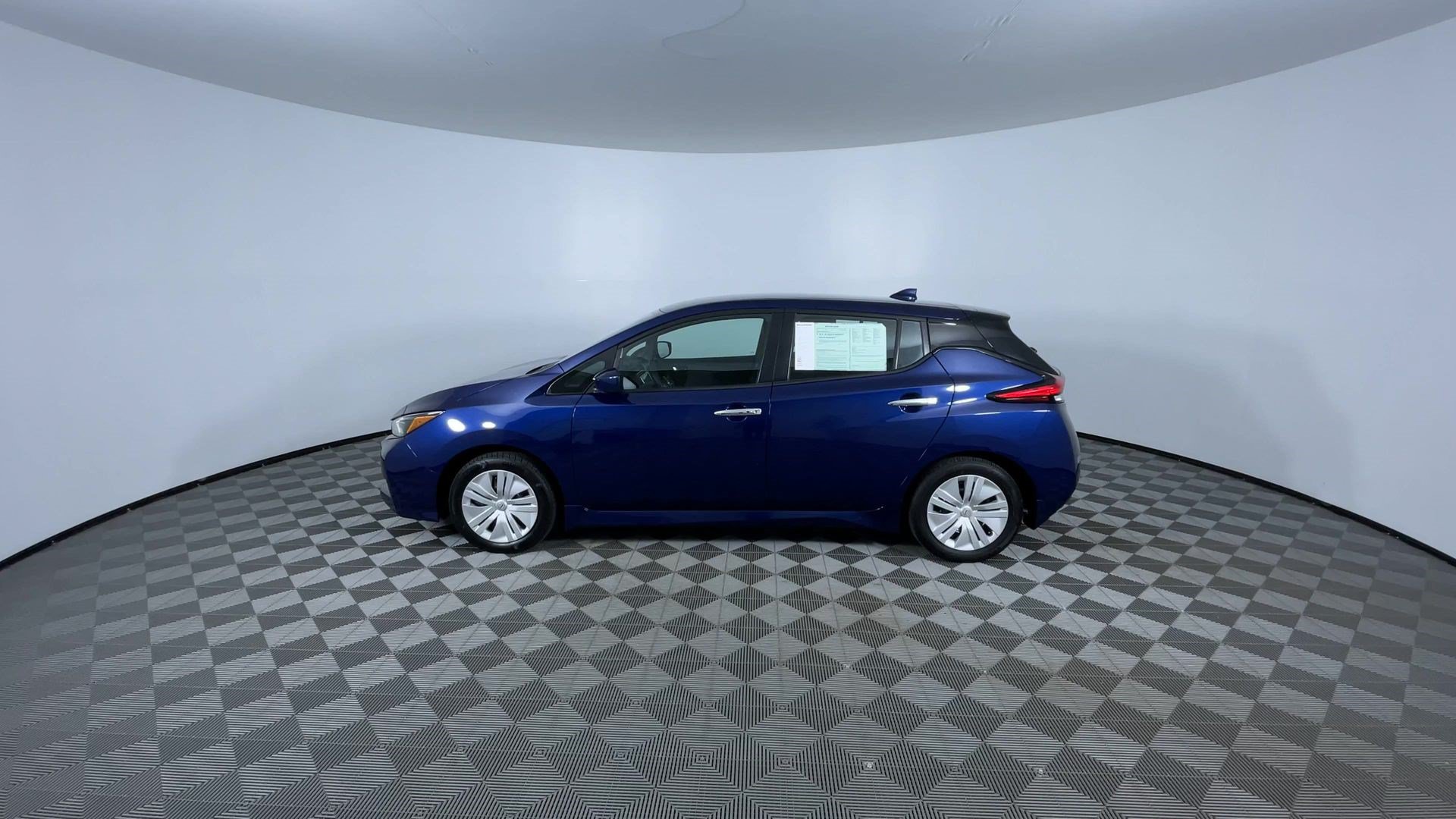 Certified 2025 Nissan Leaf S FWD image 5
