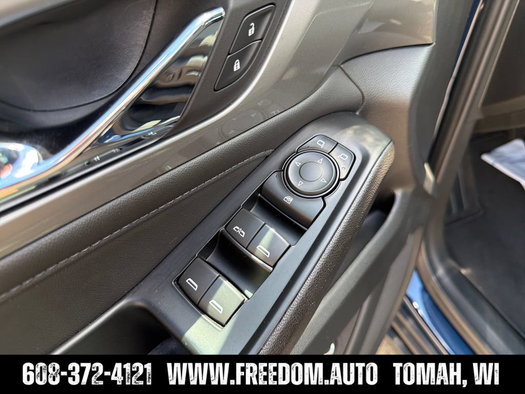 Used 2023 Chevrolet Traverse LT AWD/4WD image 13