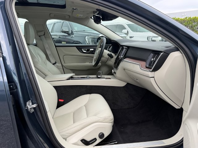 Used 2022 Volvo S60 B5 Momentum w/ Advanced Package AWD/4WD image 17