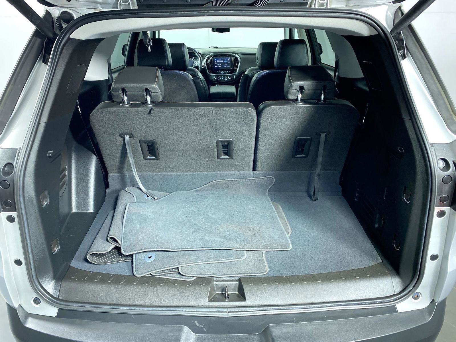 Used 2020 Chevrolet Traverse RS image 33