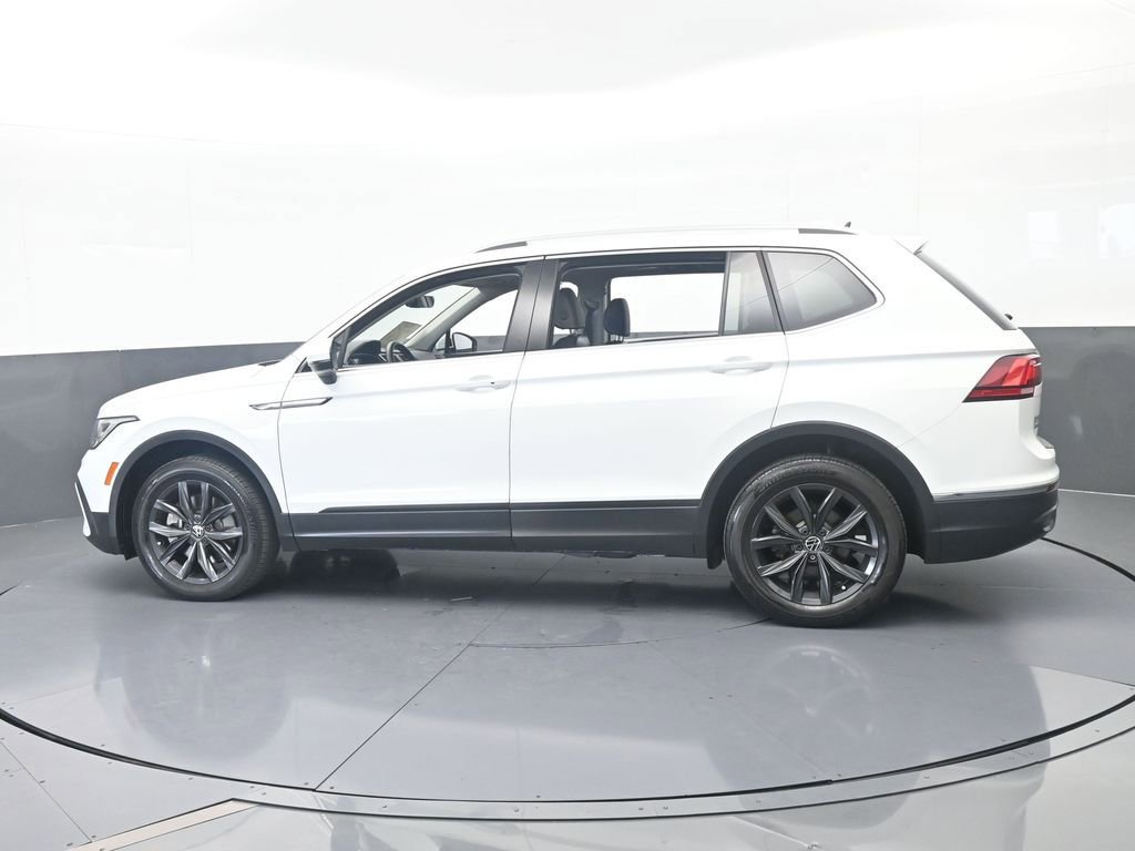 Used 2024 Volkswagen Tiguan SE FWD image 3