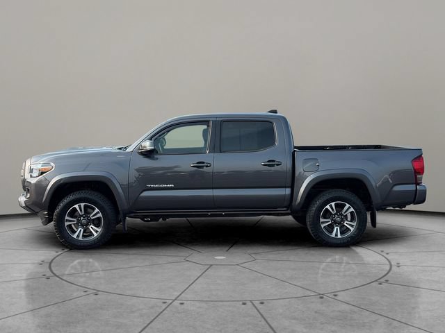 Used 2016 Toyota Tacoma TRD Sport AWD/4WD image 3