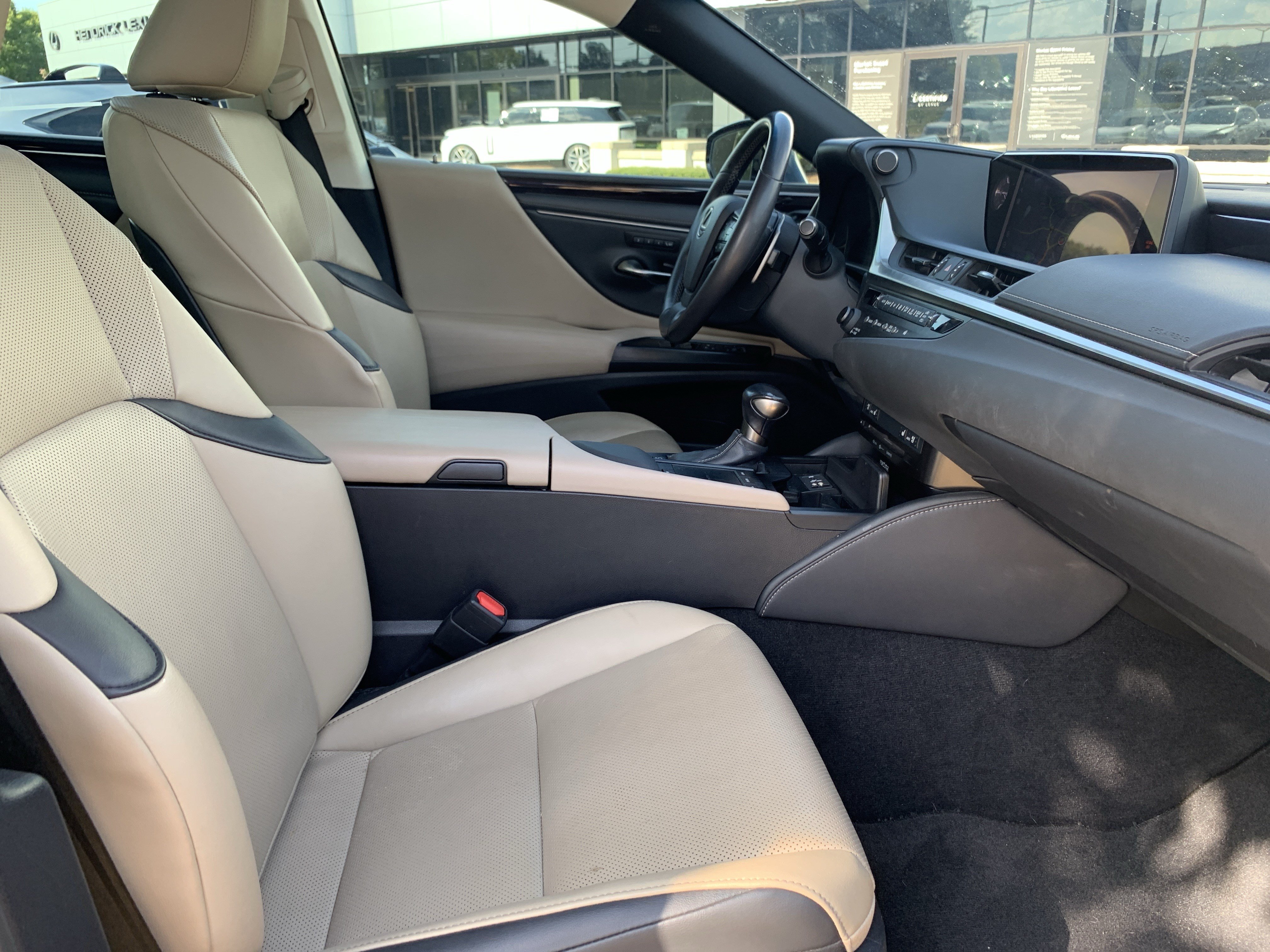 Used 2020 Lexus ES 300h w/ Premium Package FWD image 35