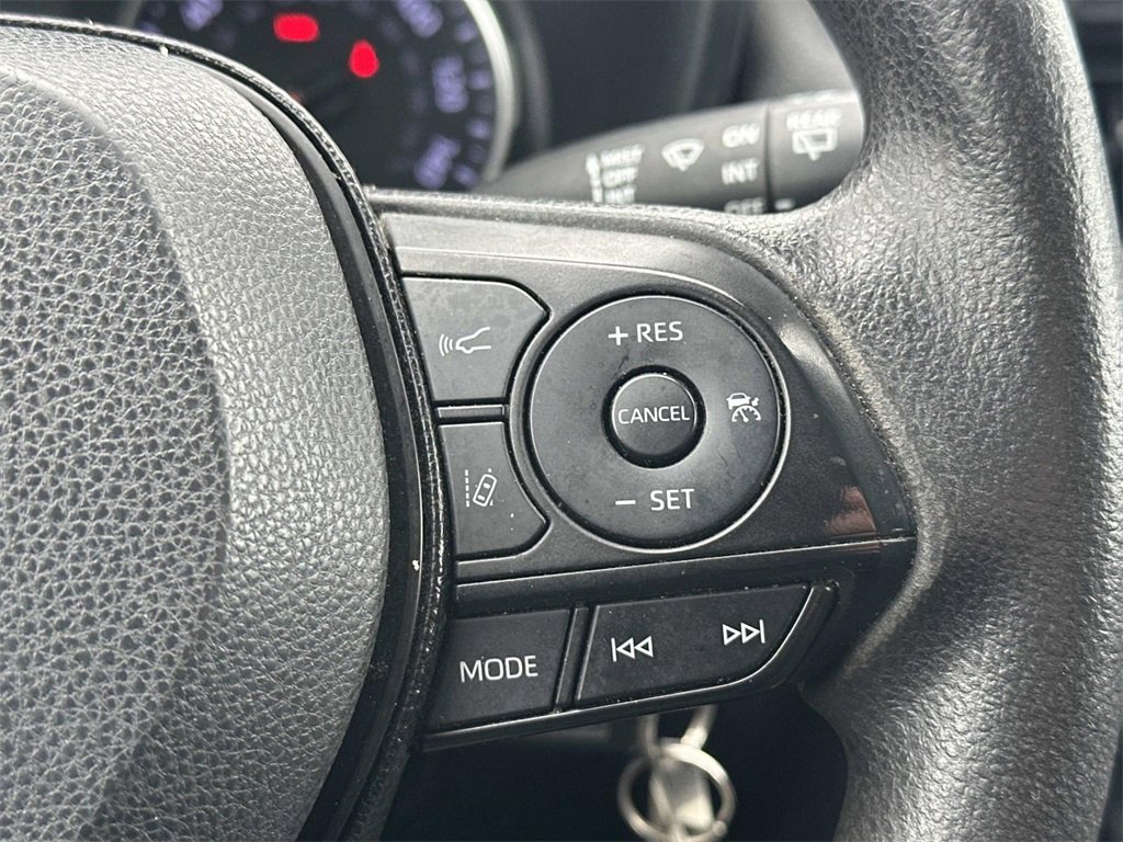 Used 2021 Toyota RAV4 LE image 22