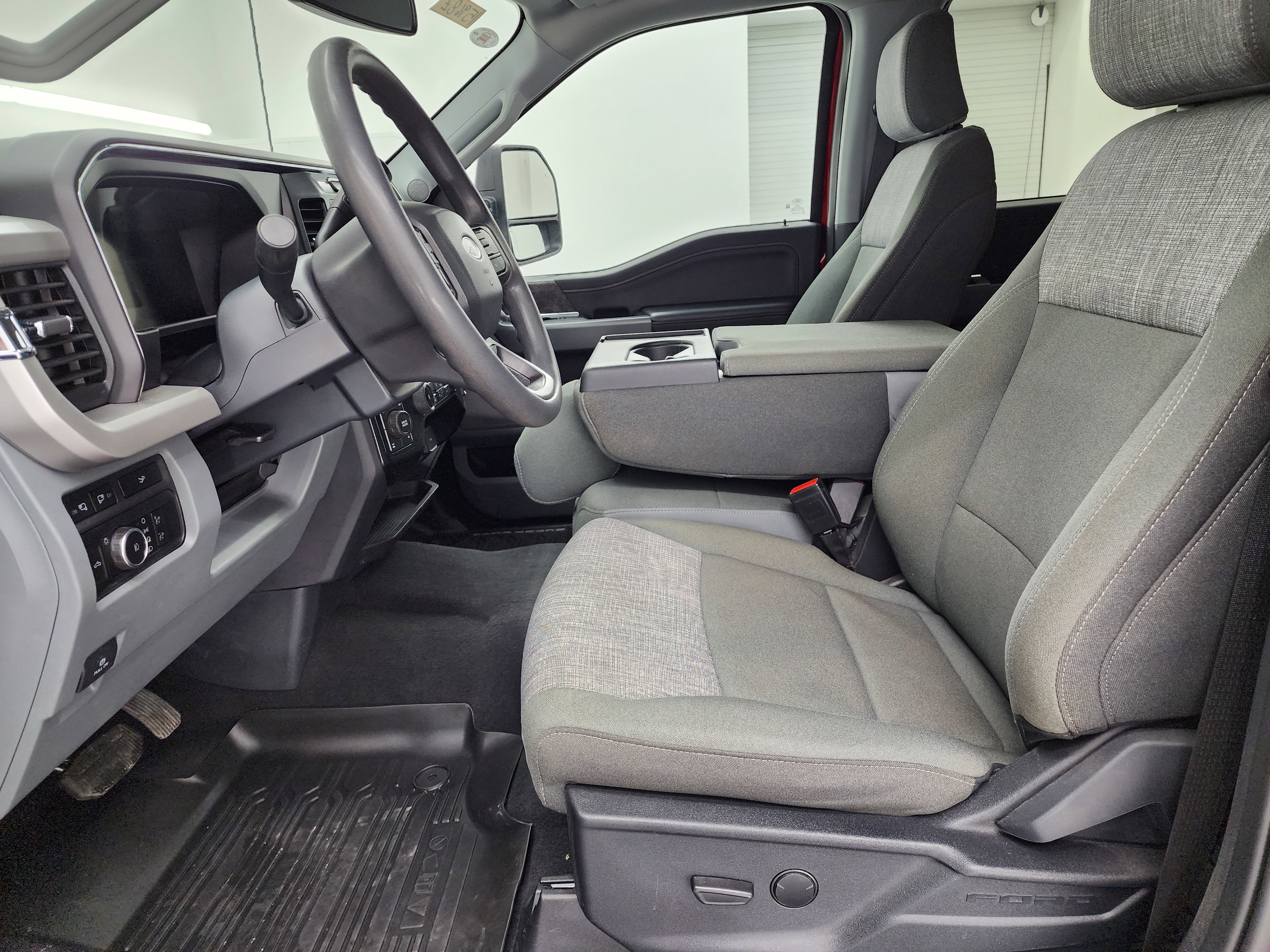 Used 2023 Ford F250 XLT w/ XLT Premium Package image 8