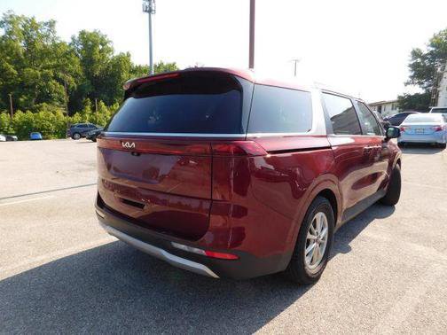 Used 2024 Kia Carnival LX FWD image 5