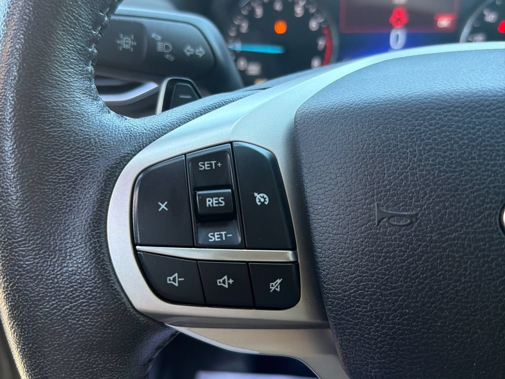 Used 2021 Ford Explorer XLT w/ Equipment Group 202A RWD image 16