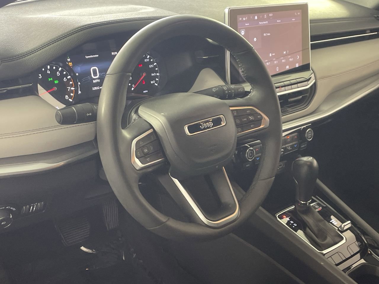 Used 2025 Jeep Compass Limited AWD/4WD image 10