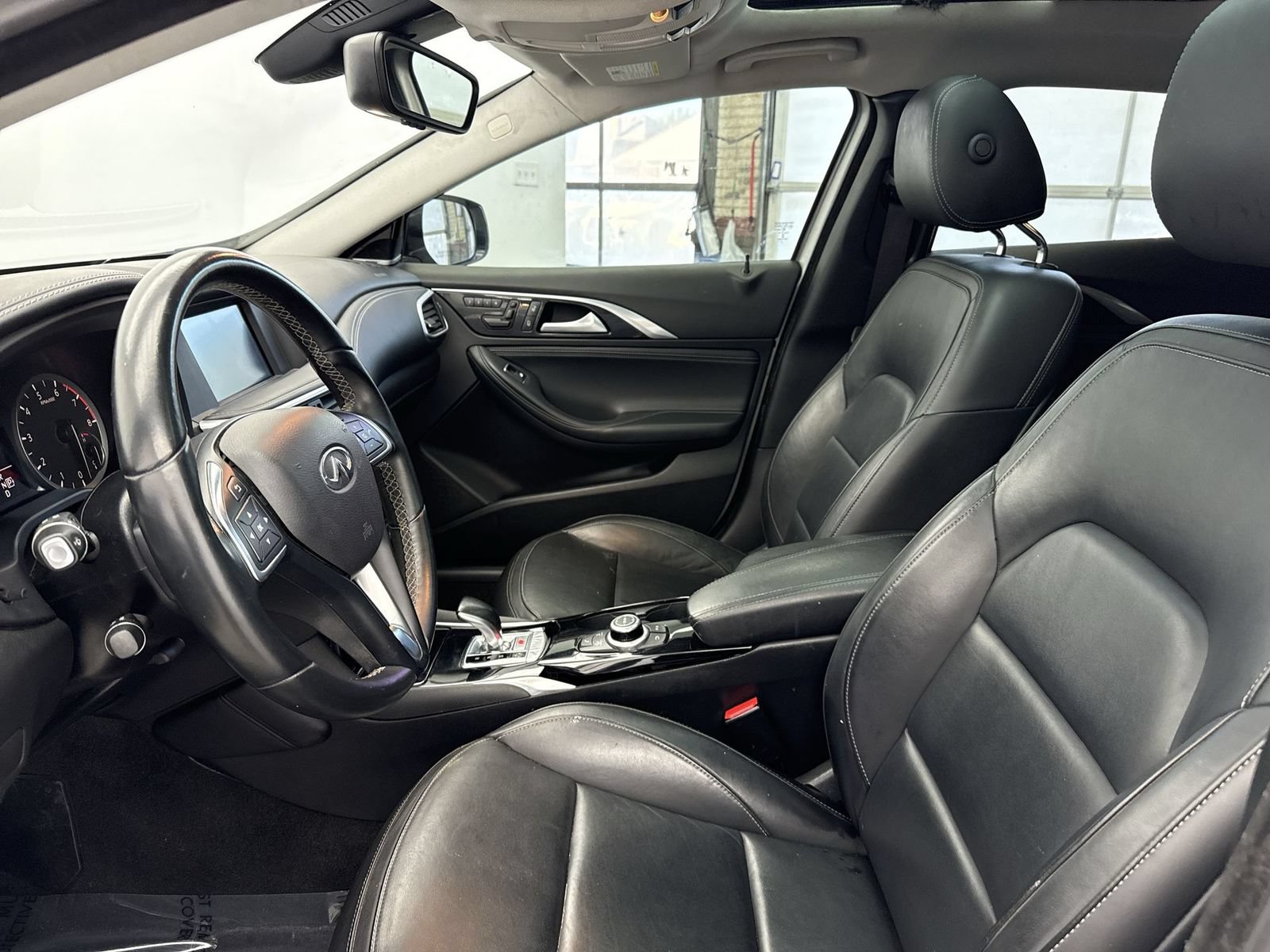 Used 2018 INFINITI QX30 Premium w/ Cargo Package AWD/4WD image 11