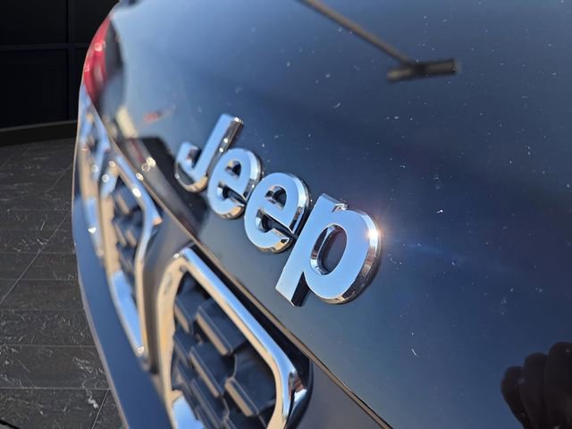 Used 2025 Jeep Compass Latitude w/ Sun & Sound Group image 40