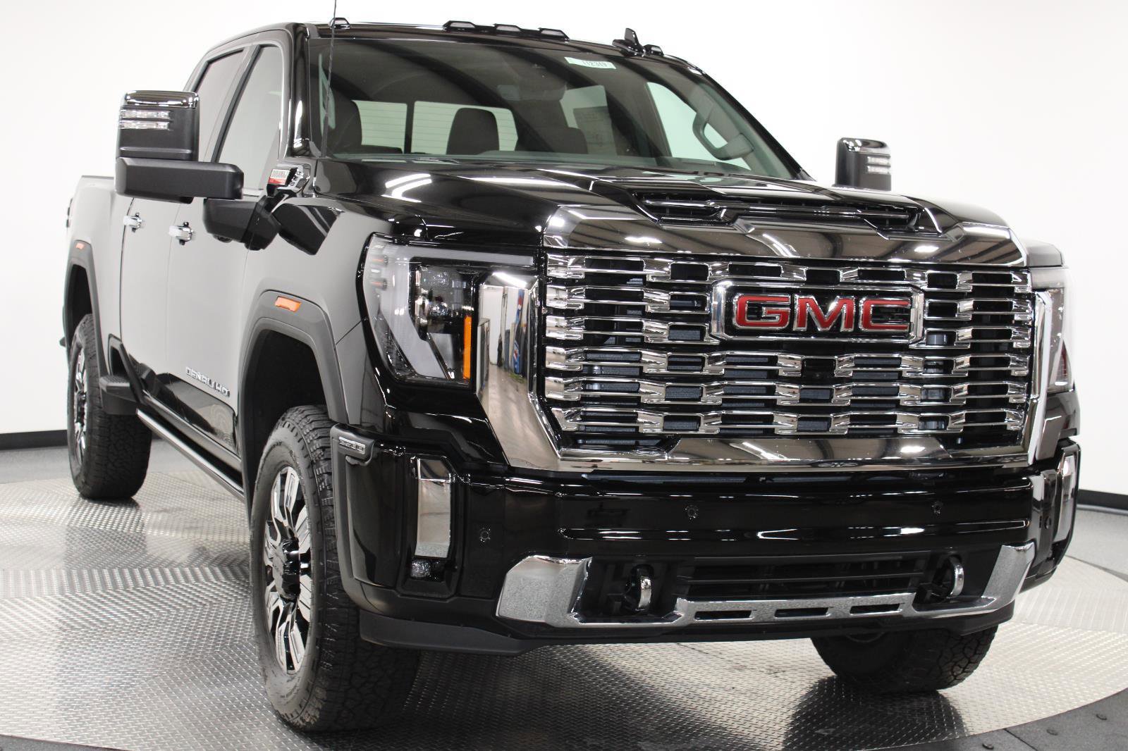 New 2026 GMC Sierra 2500 Denali w/ Denali Reserve Package image 3