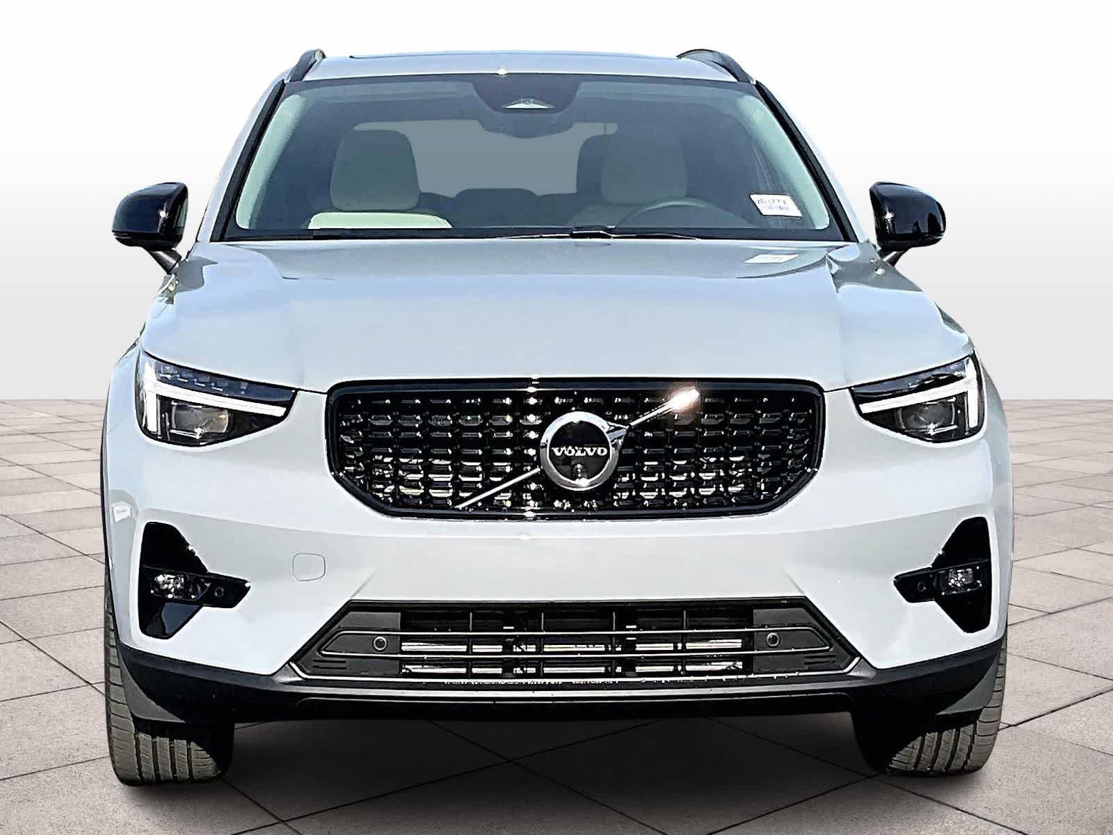 New 2026 Volvo XC40 B5 Plus w/ Protection Package Premier AWD/4WD image 5