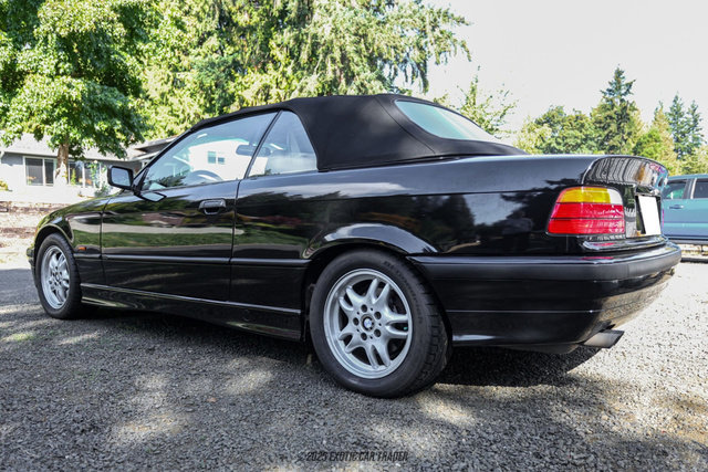 Used 1999 BMW 323i Convertible RWD image 16
