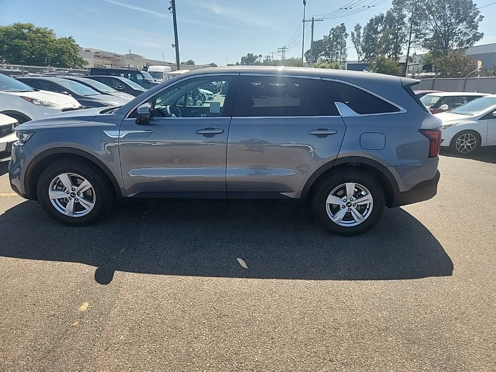 Certified 2023 Kia Sorento LX FWD image 9