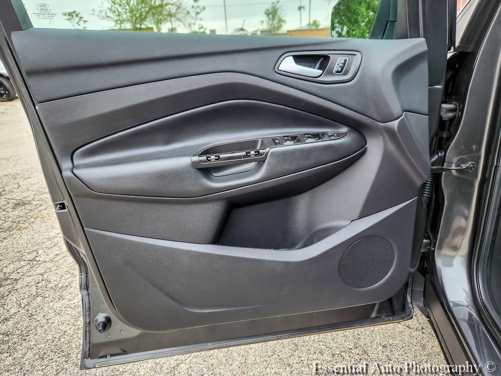 Used 2017 Ford Escape SE w/ Equipment Group 201A AWD/4WD image 19
