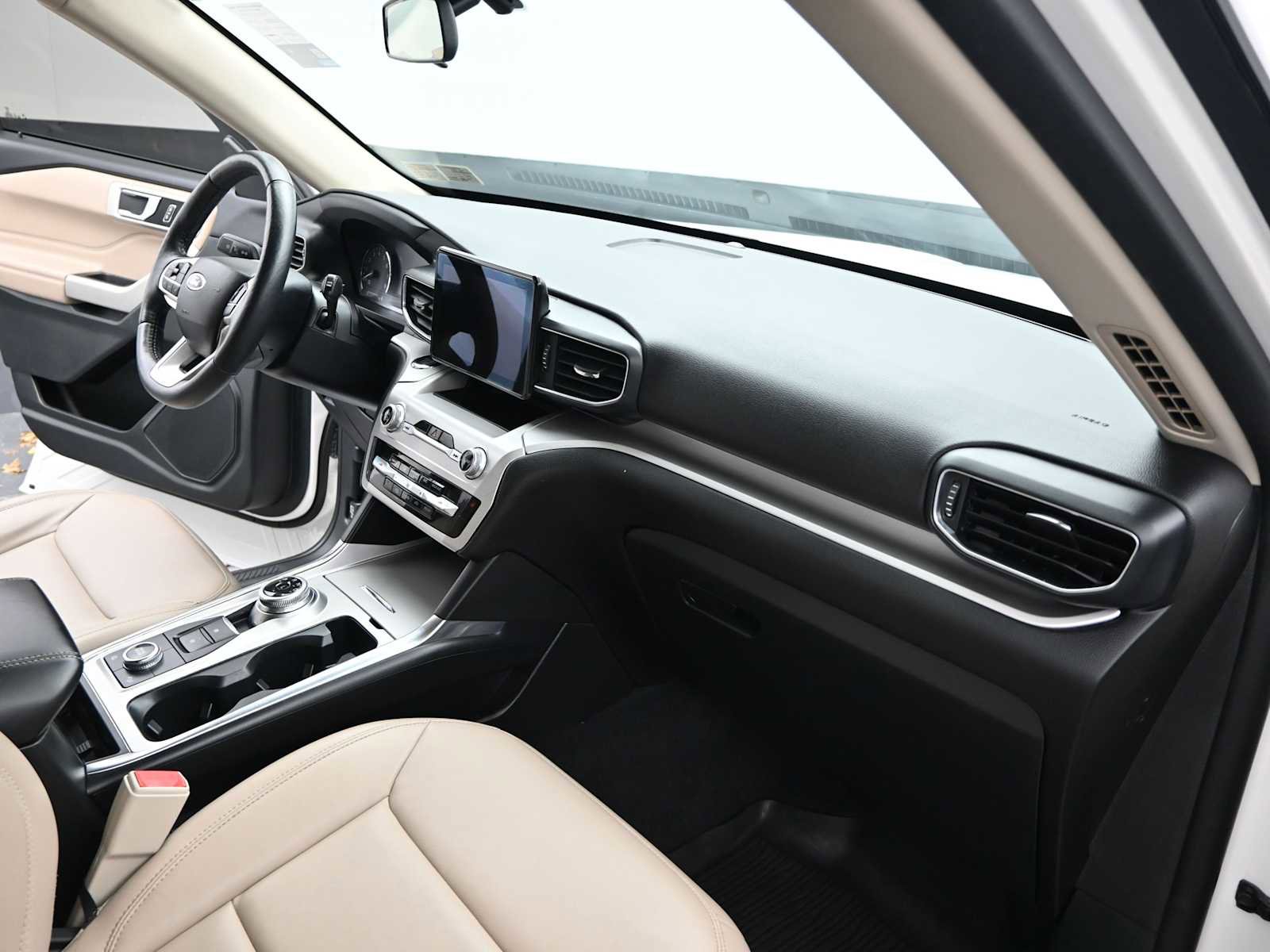 Used 2022 Ford Explorer XLT w/ Equipment Group 202A image 21