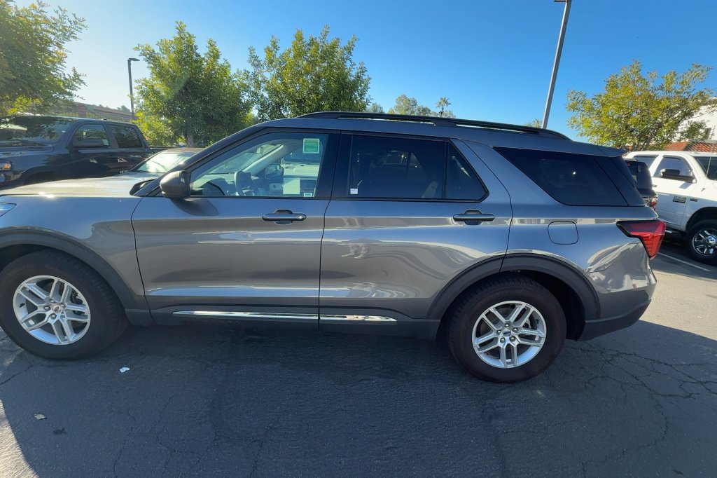 Used 2025 Ford Explorer Active w/ Active Comfort Package RWD image 9