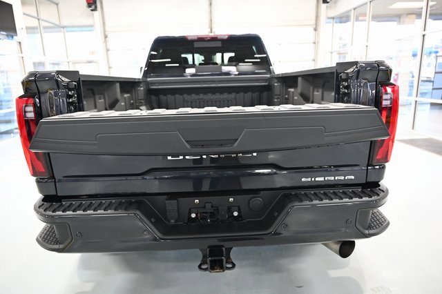 Used 2024 GMC Sierra 3500 Denali Ultimate image 8