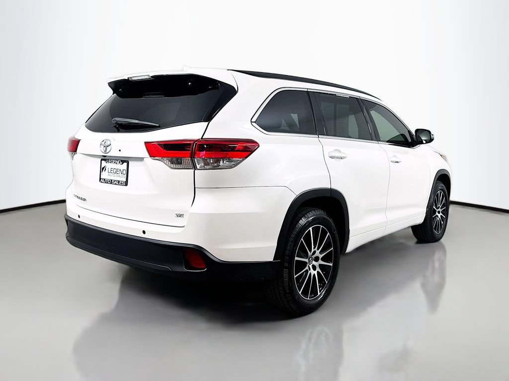 Used 2017 Toyota Highlander SE FWD image 4
