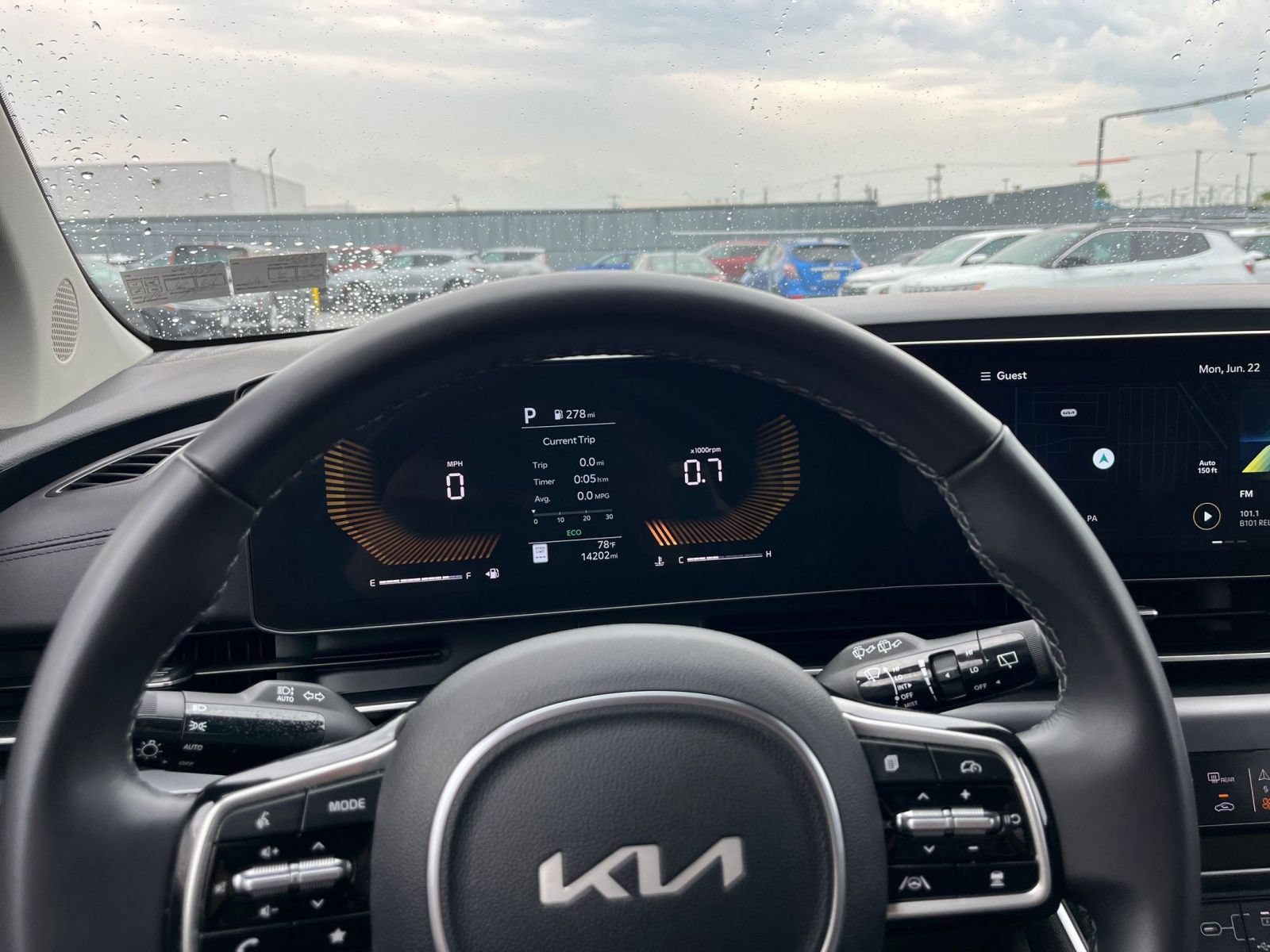 Used 2026 Kia Carnival FWD image 42