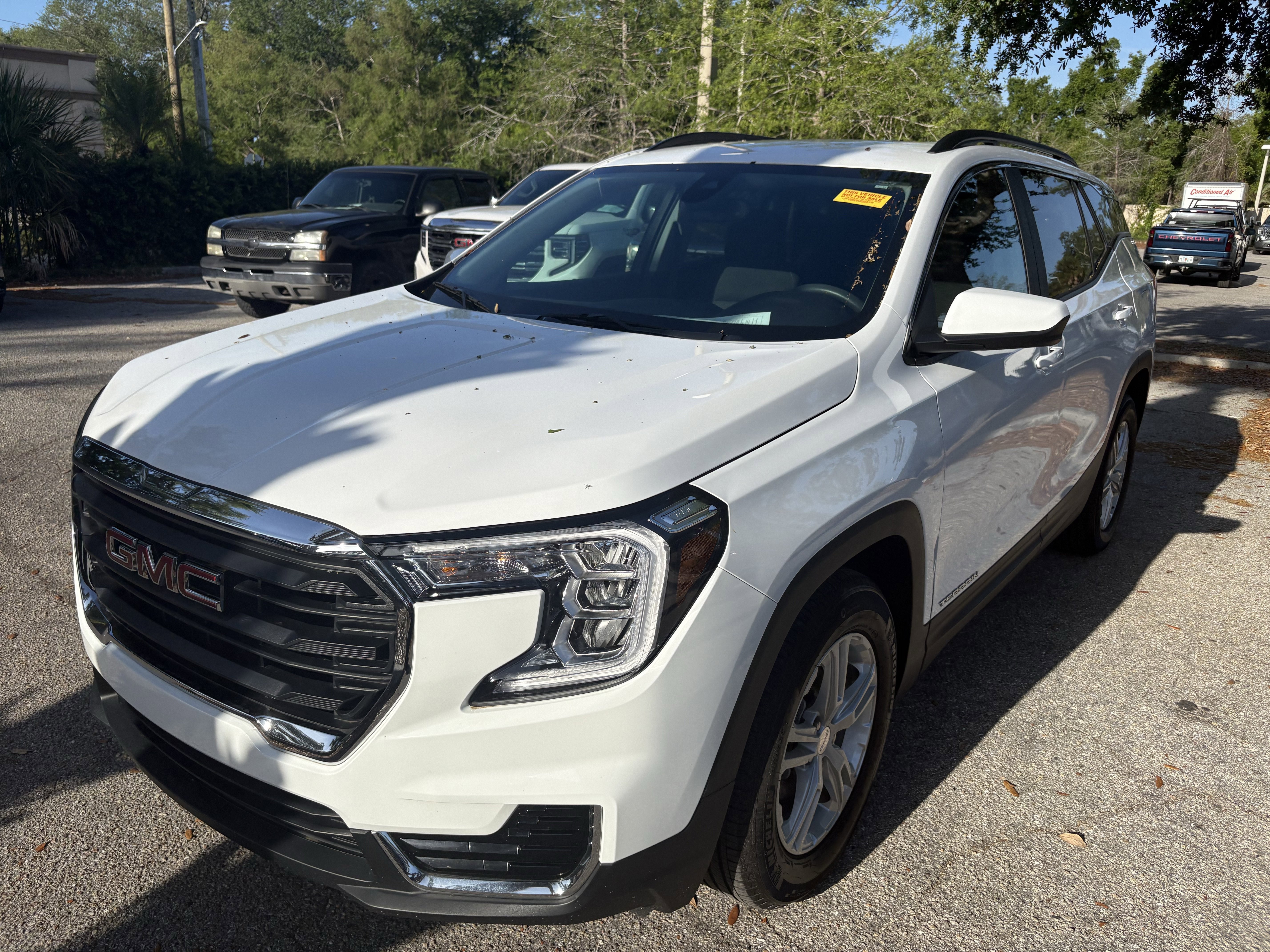 Certified 2023 GMC Terrain SLE w/ Driver Convenience Package image 3