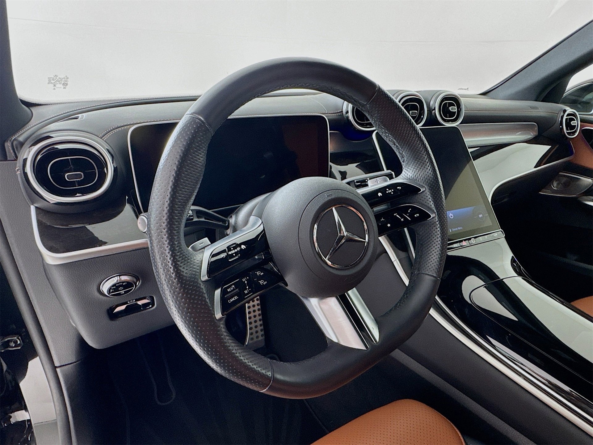 Certified 2024 Mercedes-Benz GLC 300 image 12