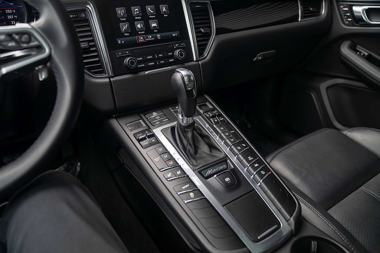 Certified 2018 Porsche Macan AWD/4WD image 13