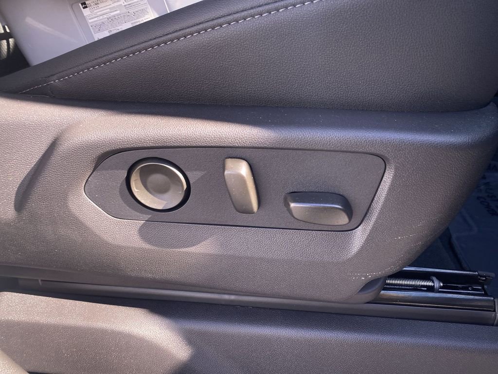 New 2026 GMC Sierra 3500 SLT w/ SLT Convenience Package image 44