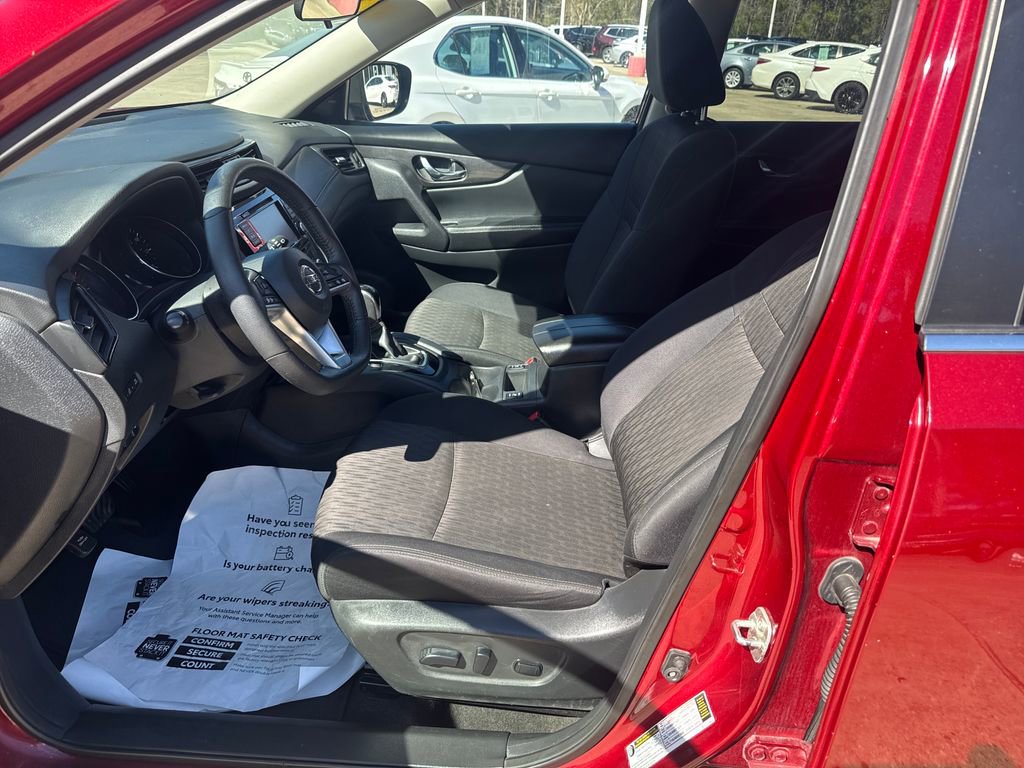 Used 2019 Nissan Rogue SV image 16