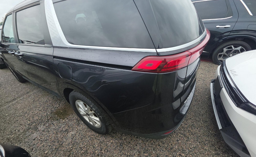 Used 2024 Kia Carnival LX FWD image 5
