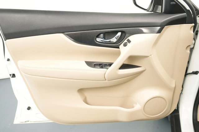 Used 2016 Nissan Rogue SL w/ SL Premium Package image 30