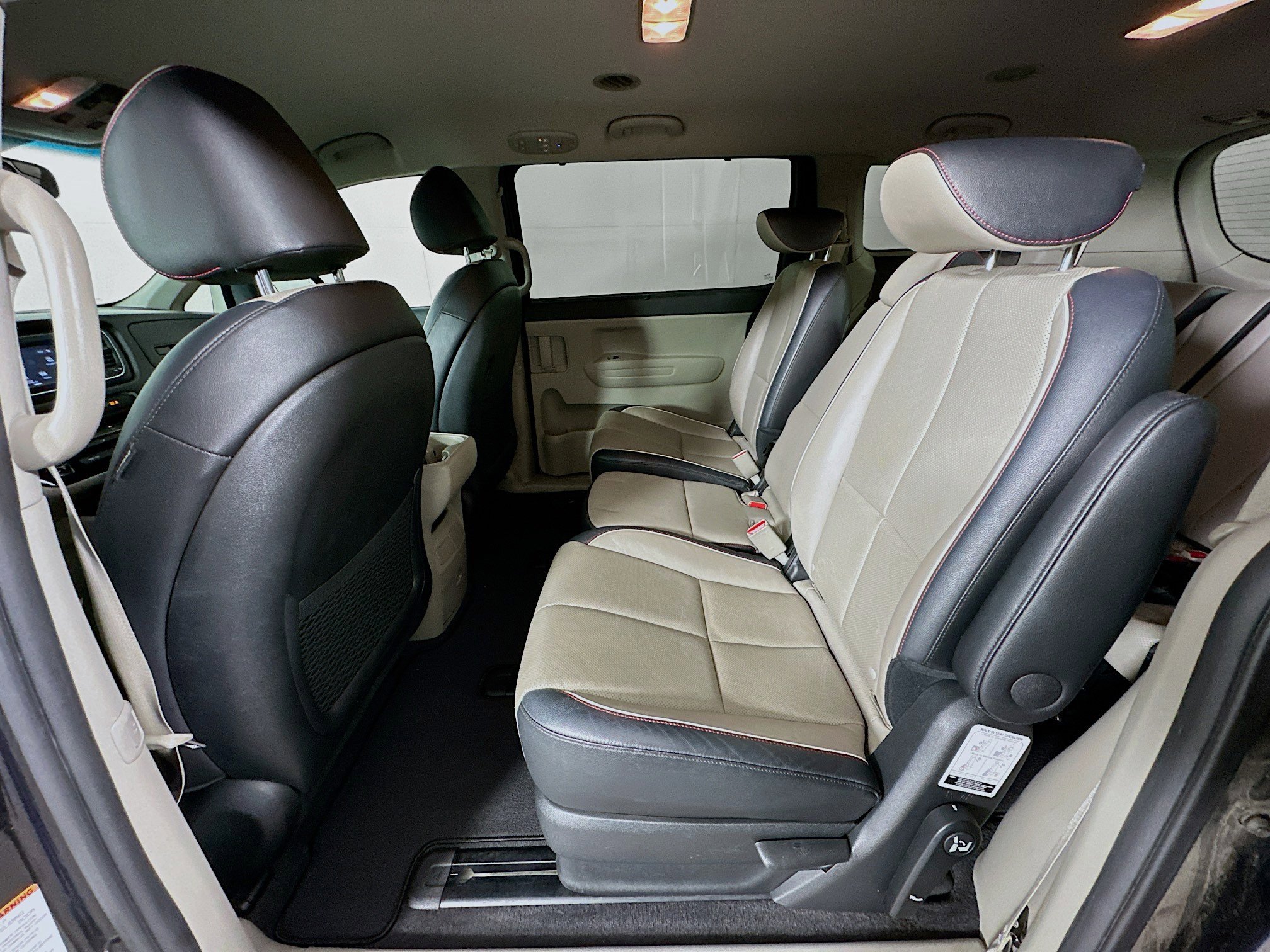 Used 2019 Kia Sedona EX image 27