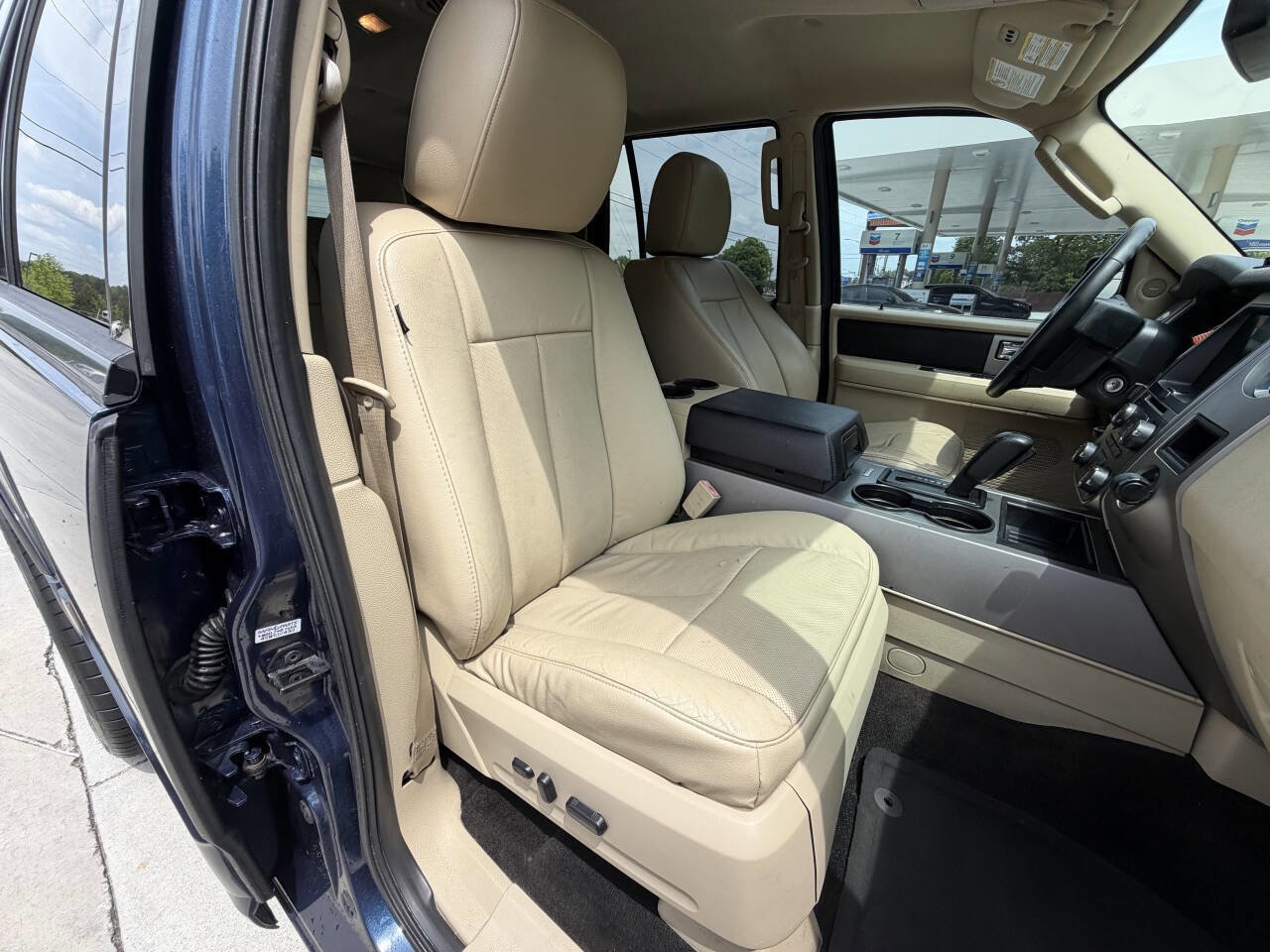 Used 2016 Ford Expedition XLT w/ Equipment Group 202A RWD image 8