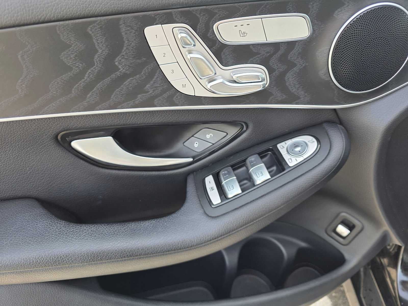 Used 2017 Mercedes-Benz GLC 300 4MATIC image 23