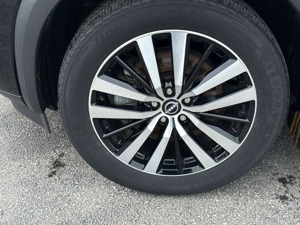 Used 2023 Nissan Pathfinder Platinum w/ Lighting Package (N93) image 9