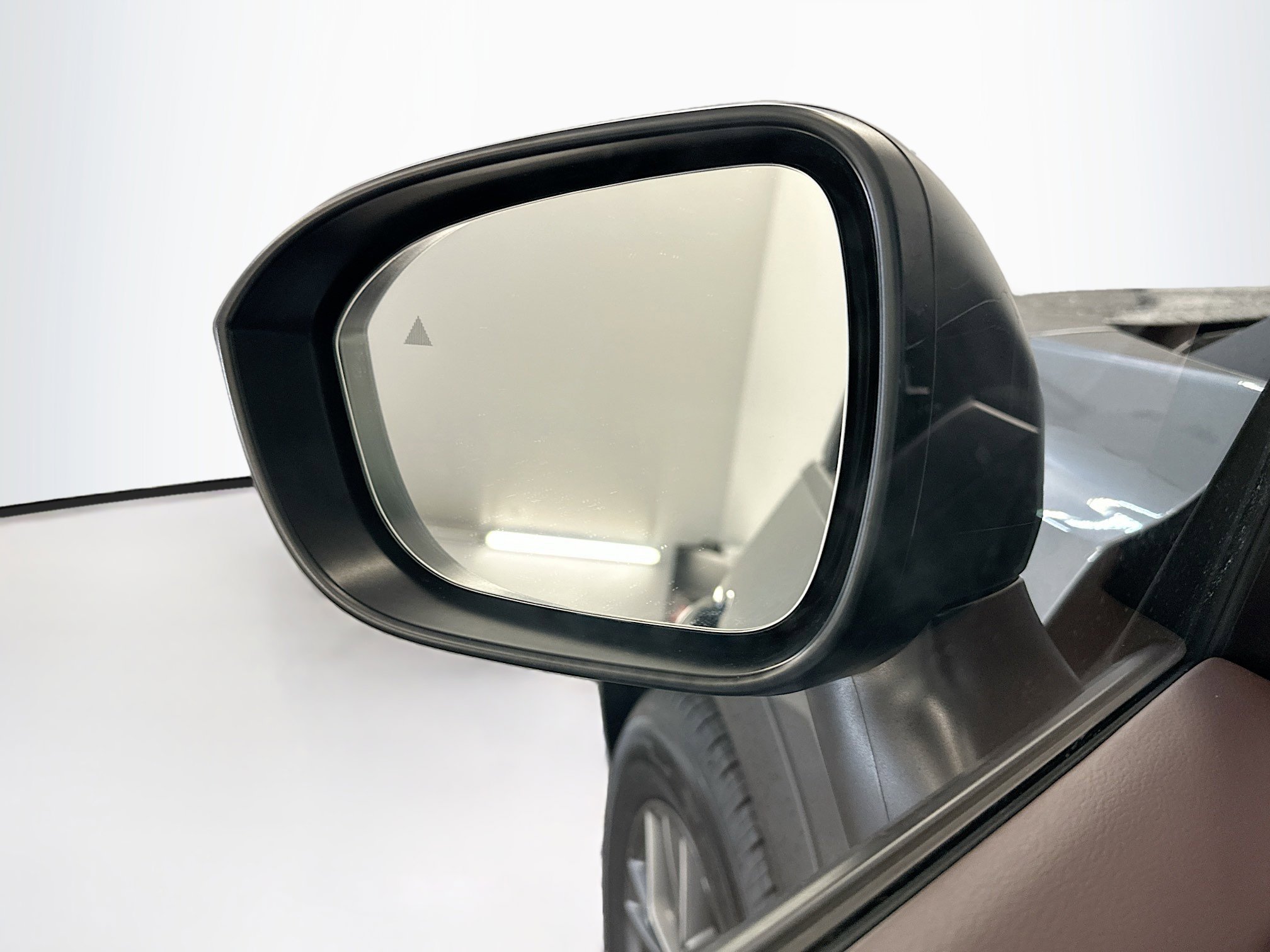Used 2023 Nissan Rogue S AWD/4WD image 16