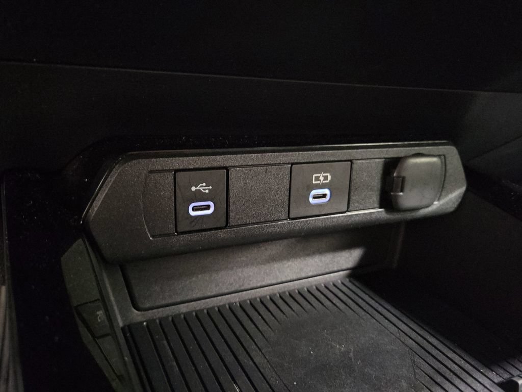 Used 2023 Toyota Prius XLE AWD/4WD image 22