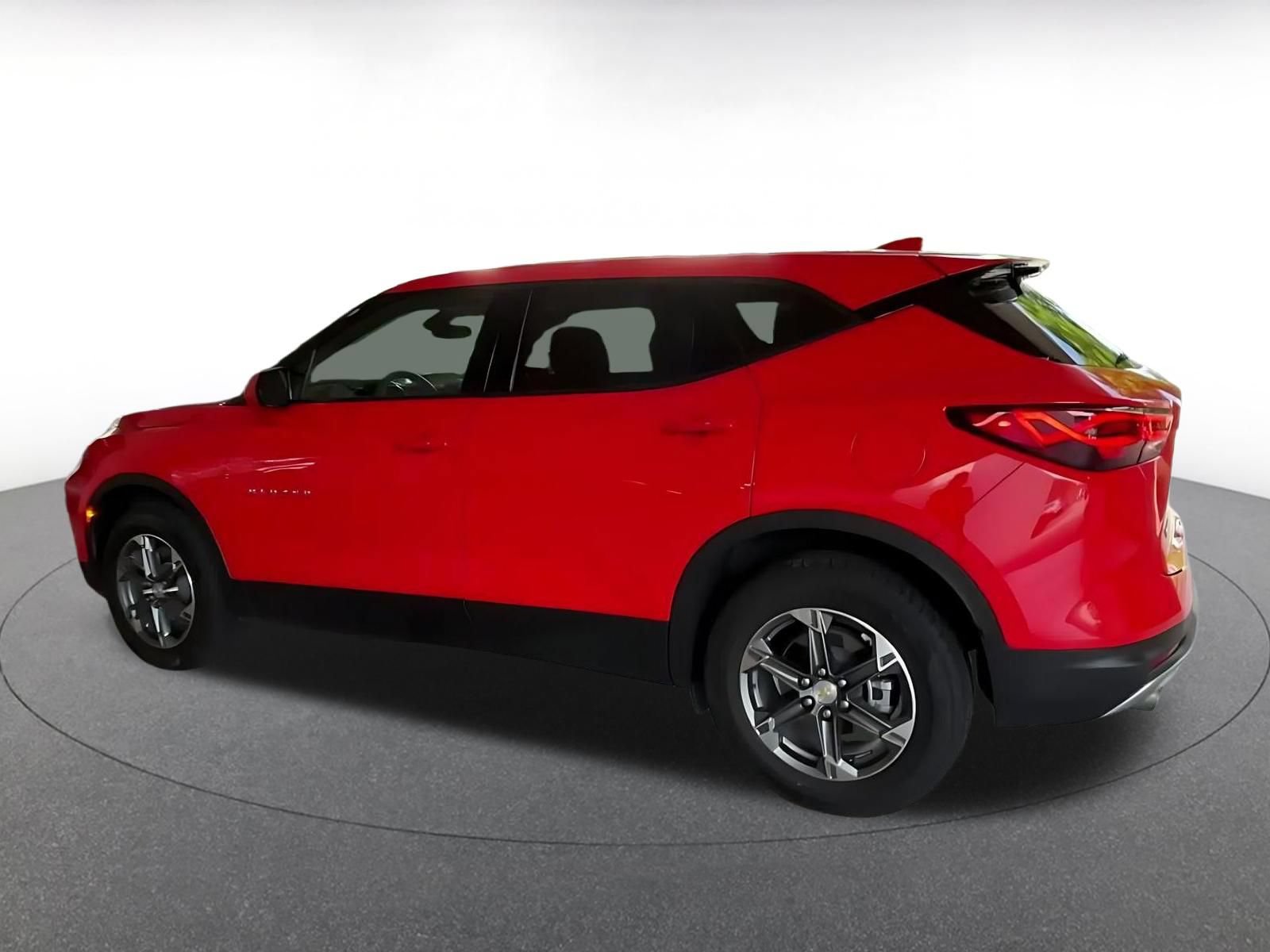 Used 2025 Chevrolet Blazer LT FWD image 8