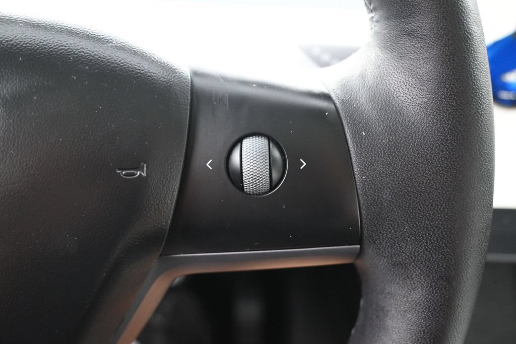 Used 2024 Tesla Model Y 2WD image 25