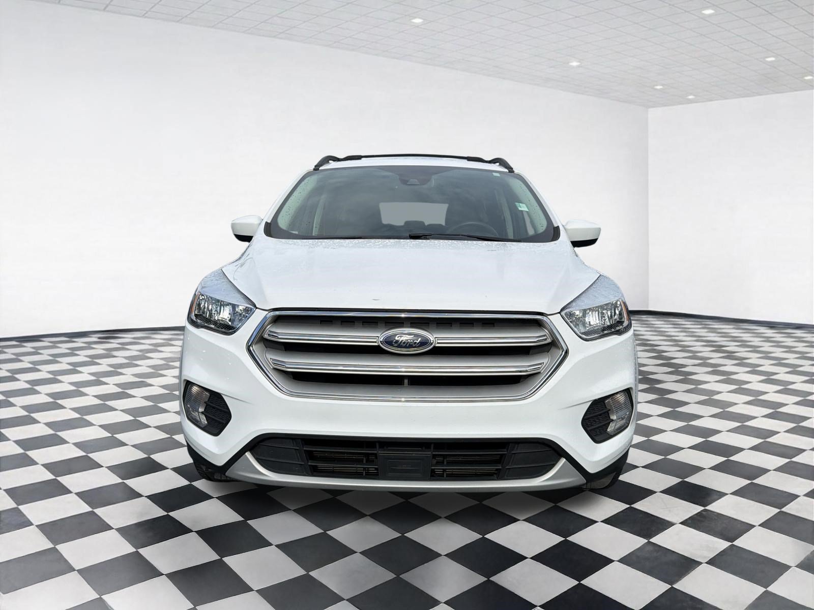 Used 2018 Ford Escape SE w/ Ford Safe & Smart Package FWD image 5