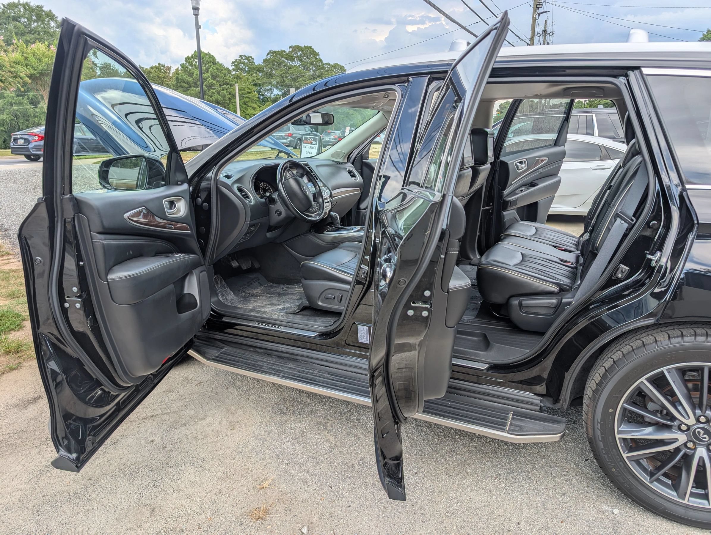 Used 2017 INFINITI QX60 FWD w/ Deluxe Technology Package image 12