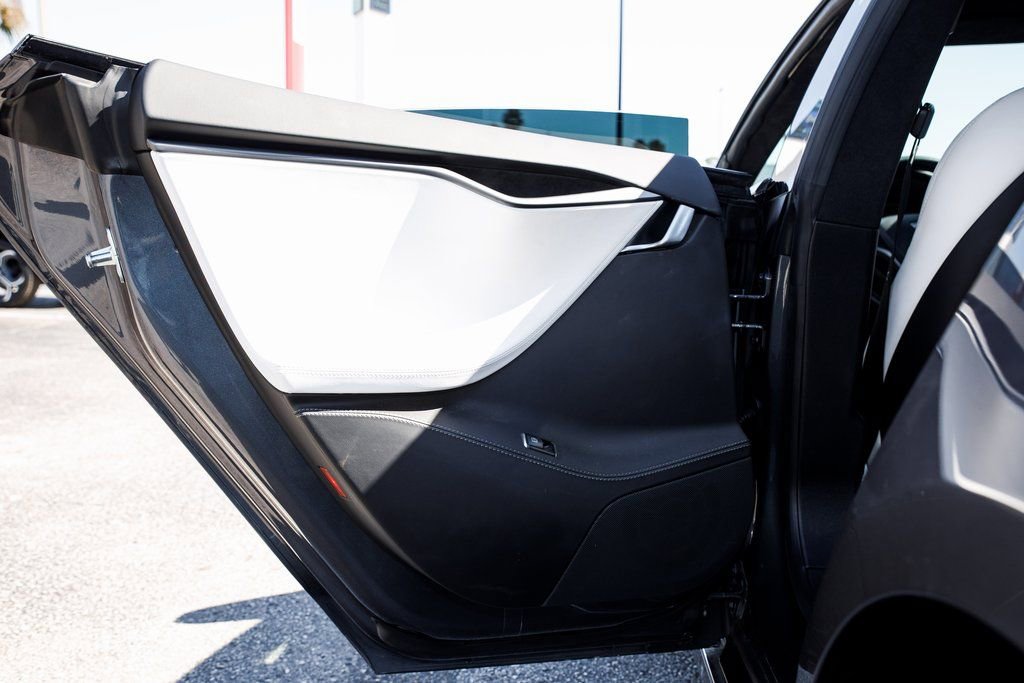 Used 2020 Tesla Model S Performance image 30