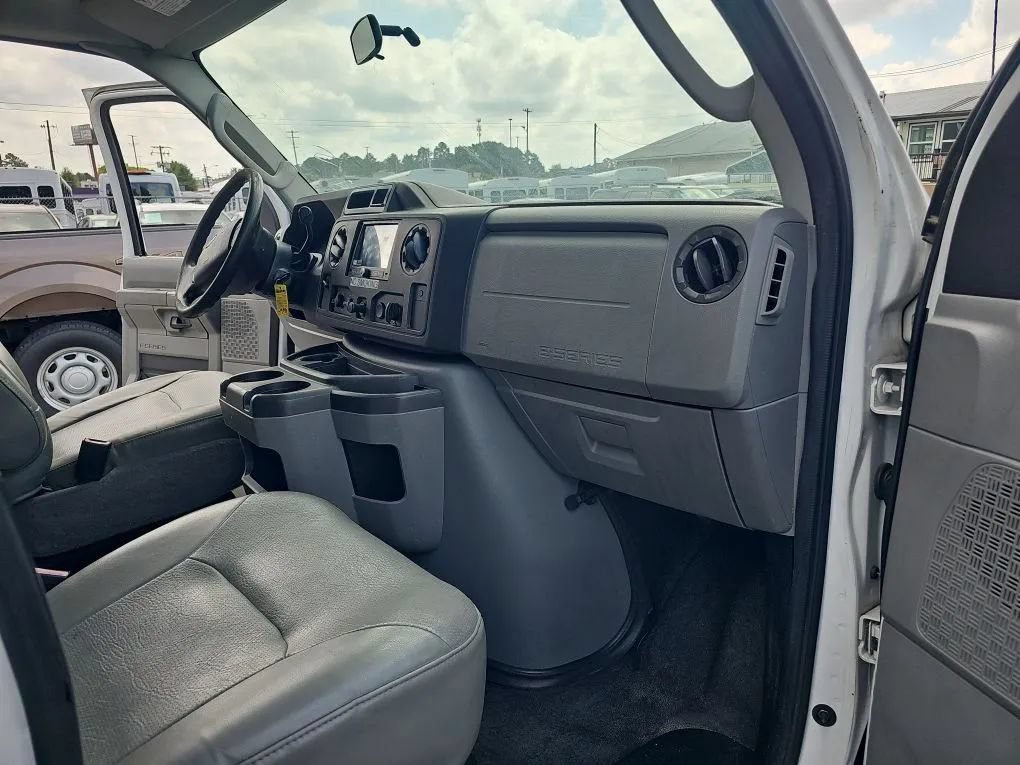 Used 2010 Ford E-150 and Econoline 150 RWD image 22